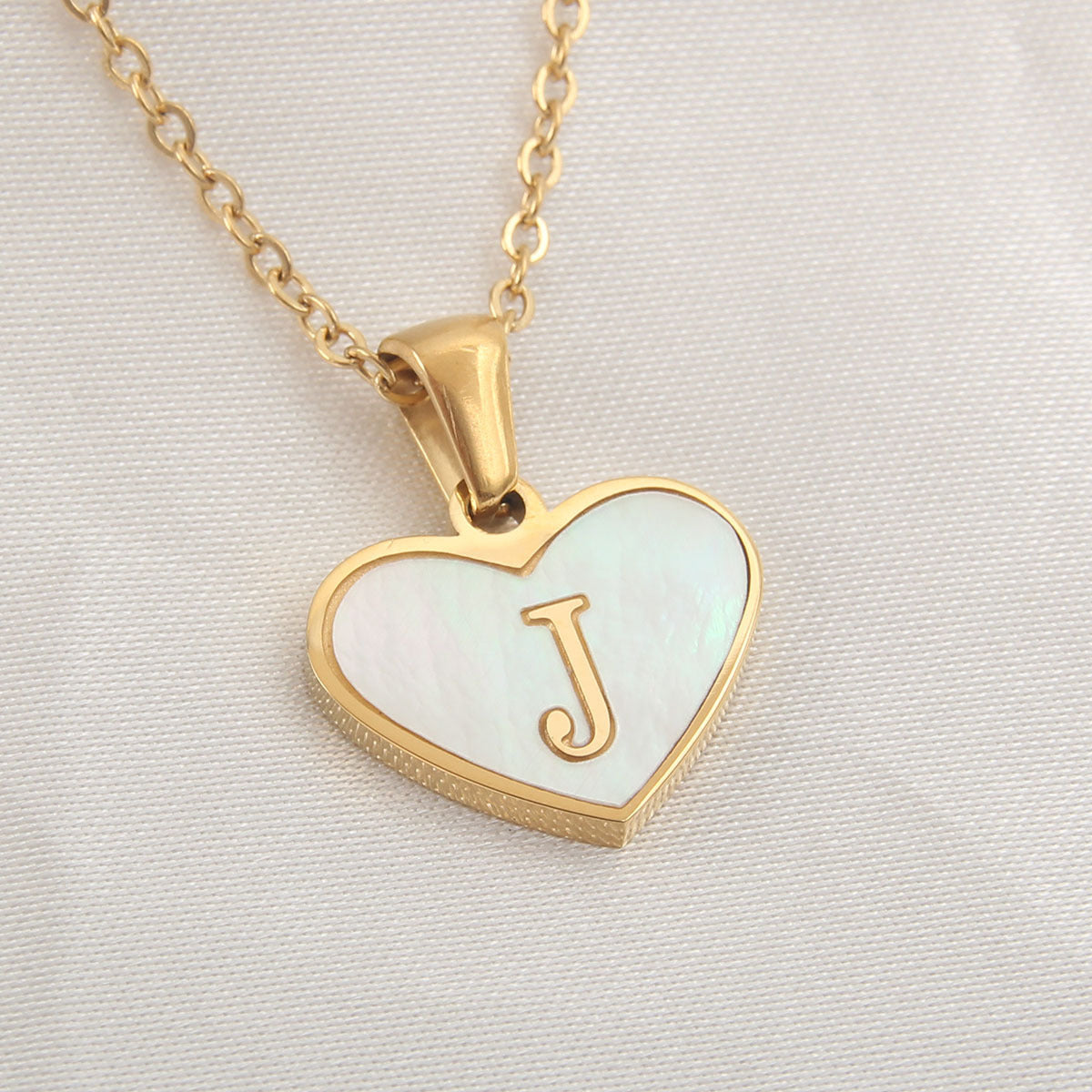 26 Letter Heart-shaped Necklace White Shell Love Clavicle Jewelry dealsniper-net J