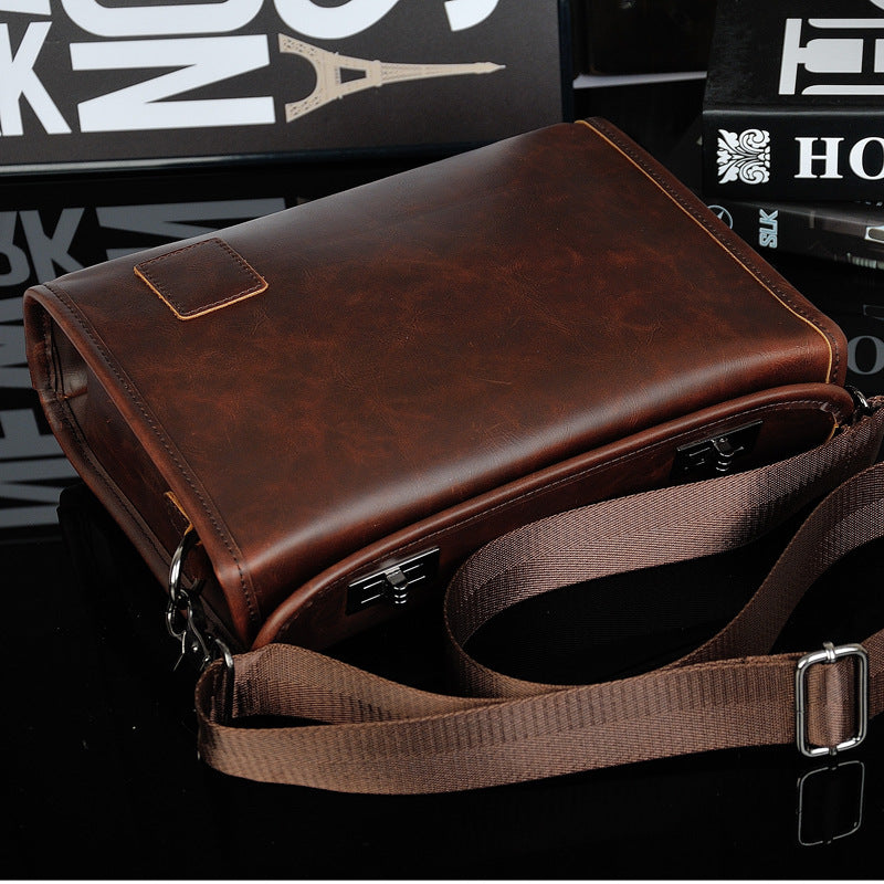 The original Crazy Horse male bag wholesale Mens retro single shoulder bag double twist lock bag design trends