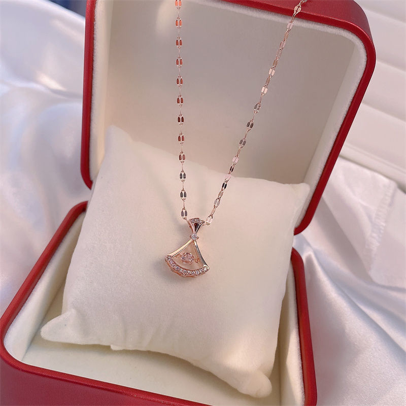 Valentines Day Gift Perfume Bottle Pendant Titanium Steel Necklace Jewelry Gym From House X055