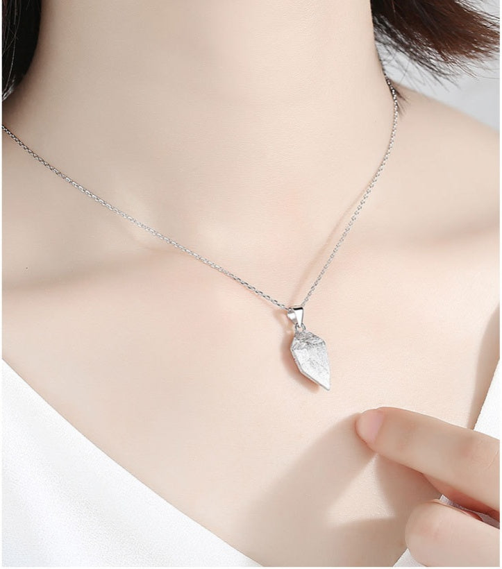 Creative Magnet Necklace Love Heart Broken Jewelry Gym From House Single white pendant