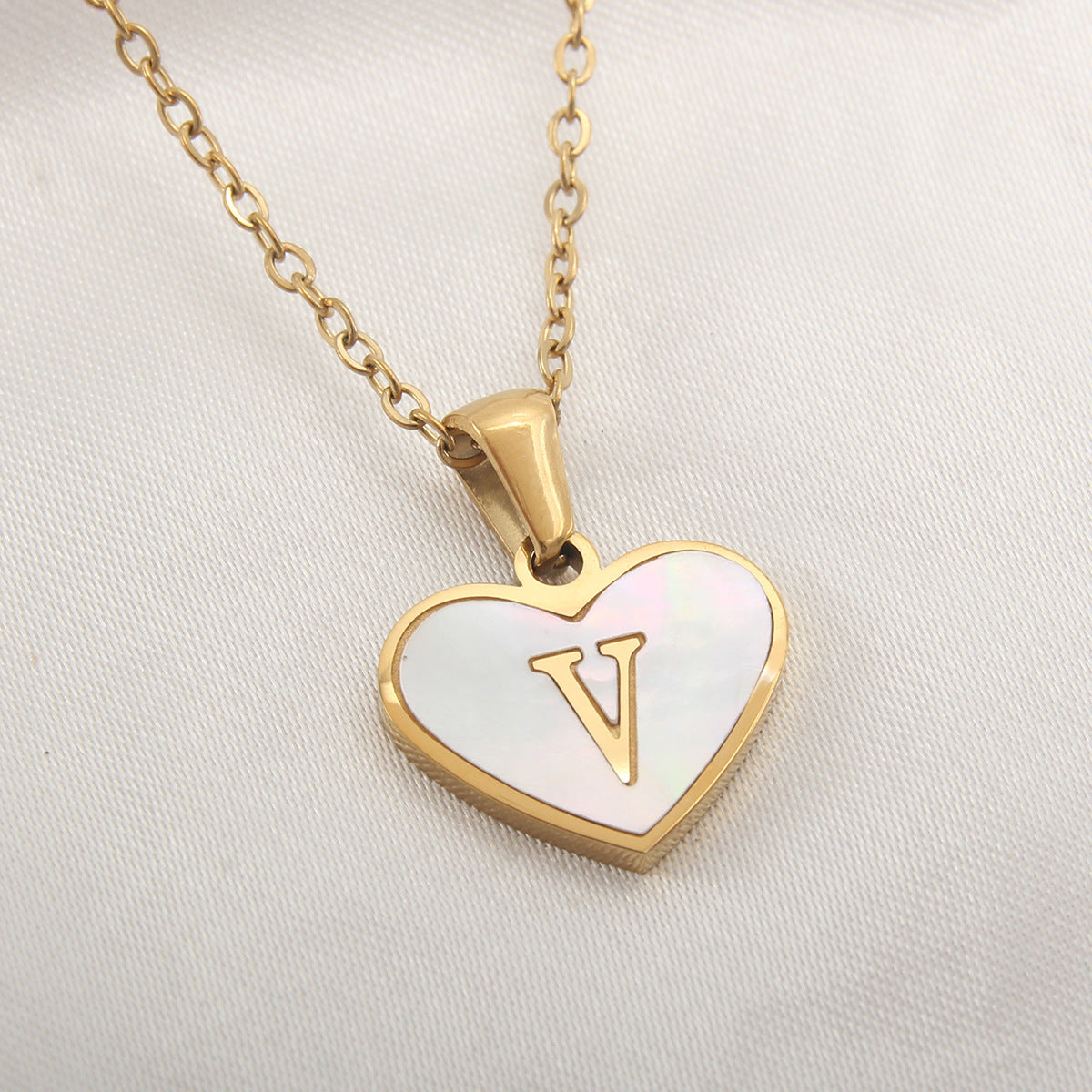 26 Letter Heart-shaped Necklace White Shell Love Clavicle Jewelry dealsniper-net V