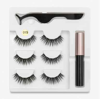 A Pair Of False Eyelashes With Magnets In Fashion