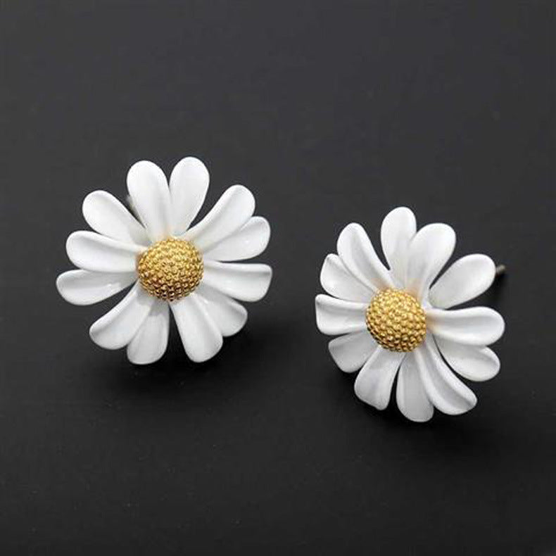 Premium Sense Daisy Earrings Necklace Female Clavicle Chain