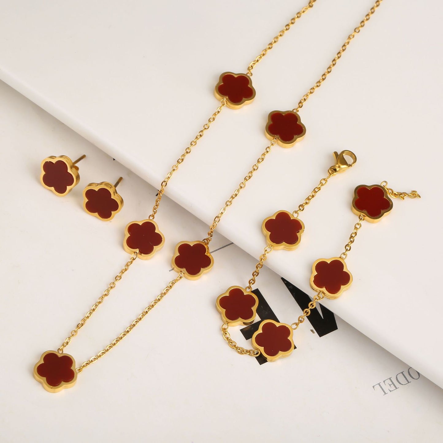Small Fresh And Lovely Green Drop Gum Flower Jewelry Gym From House Red three piece set 1PCS