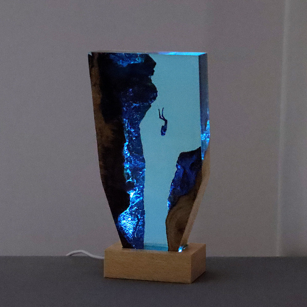 Marine Cave Diver Desktop Decoration Creative Art Lamp Holder