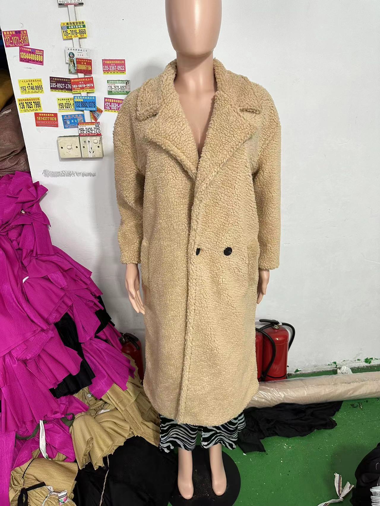 Lapel Lamb Fleece Coat With Pockets Faux Fur Coat