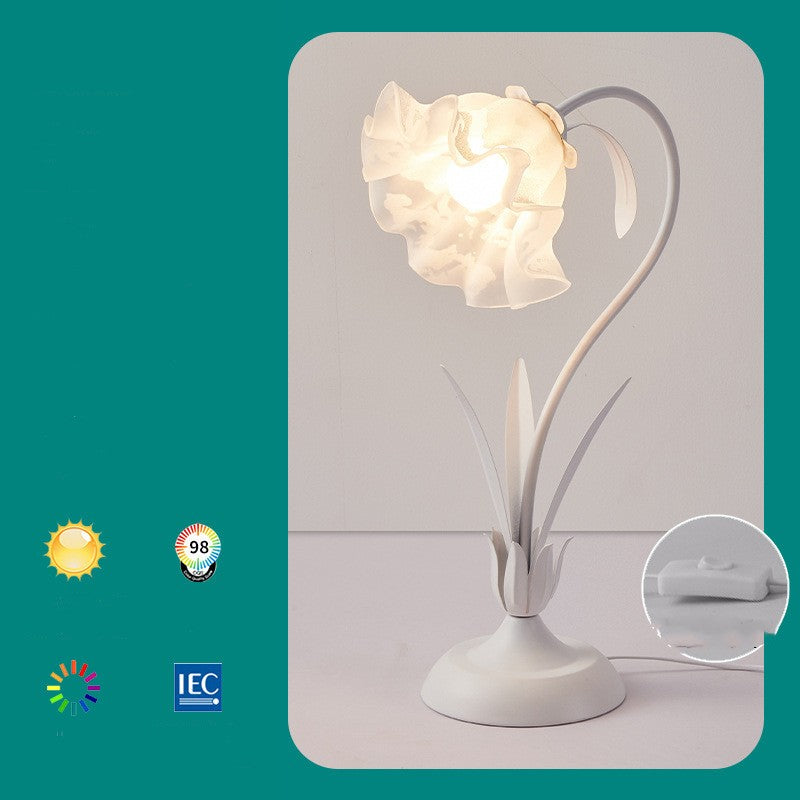Bedside Flower Minimalist Creative Desk Lamp Home Decor Gym From House White Light source free 220V US