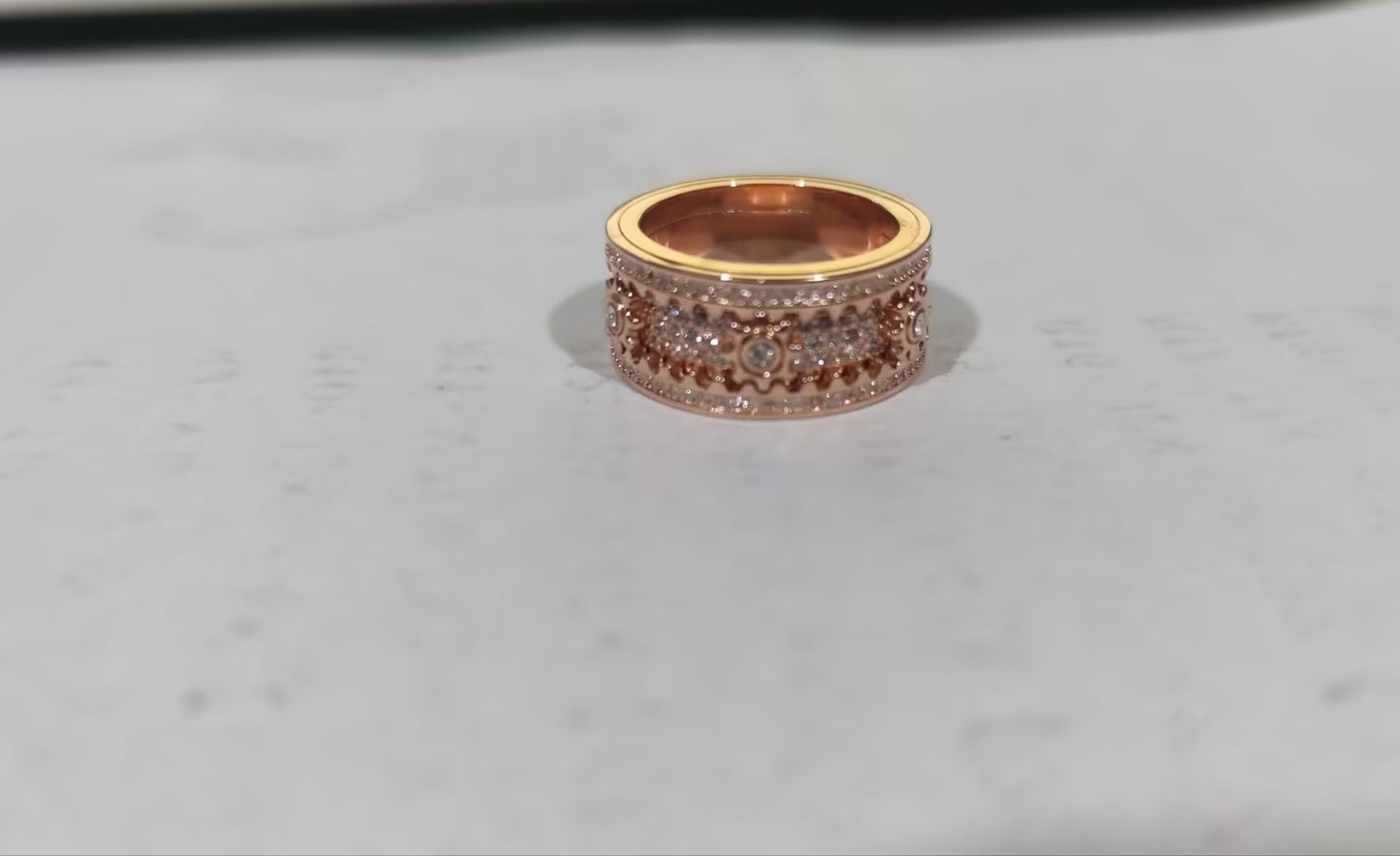 Inlaid stone inlaid with gypsophila diamond gear Jewelry Gym From House Rose Gold 10